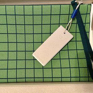 NWT Rothy's Leaf Green Wristlet